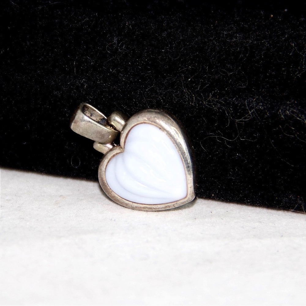 Sterling Silver 925 Carved White Chalcedony Heart Pendant Necklace Charm - Picture 4 of 8